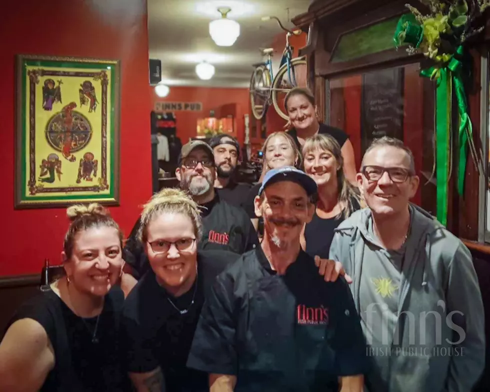 ‘Chopped”s Ted Allen Visits Finn’s in Ellsworth